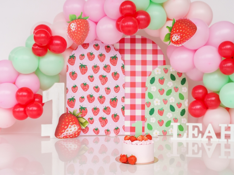 480. Aardbeien thema in roze, rood groen