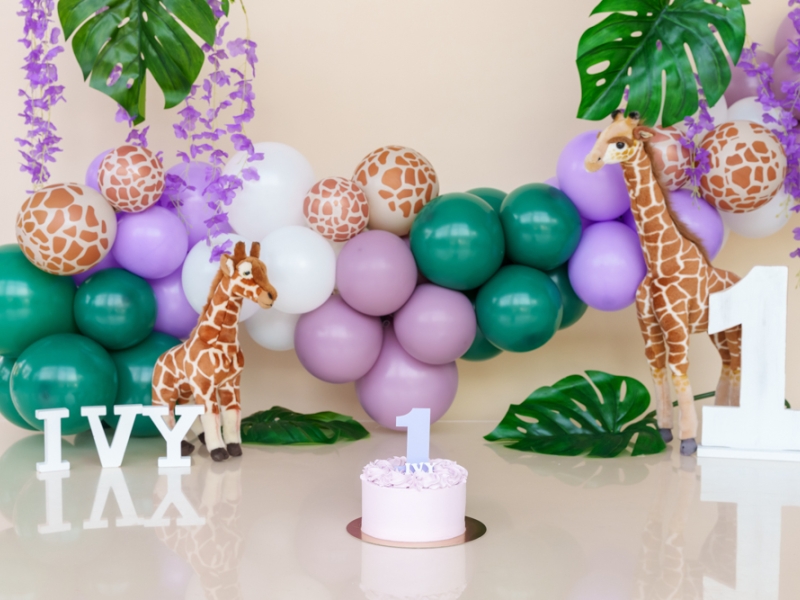630. Lila giraffe thema