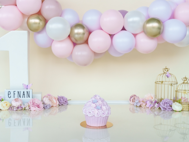 538 Bloemen en Balonnenboog roze/lila
